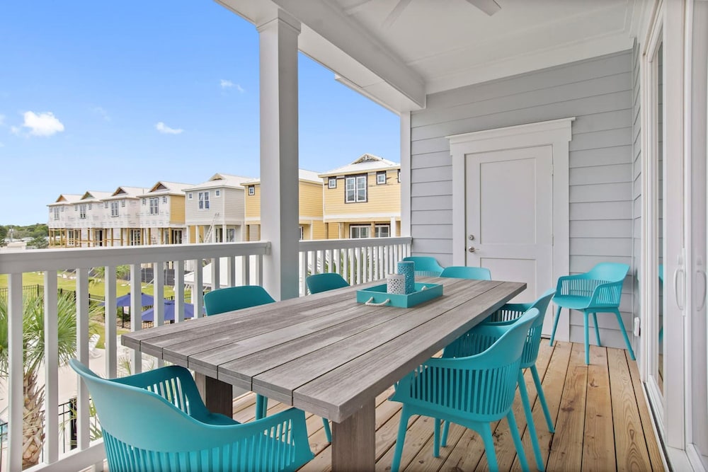 Luxury Beach Condo 5 Min Walk to Beach Shops