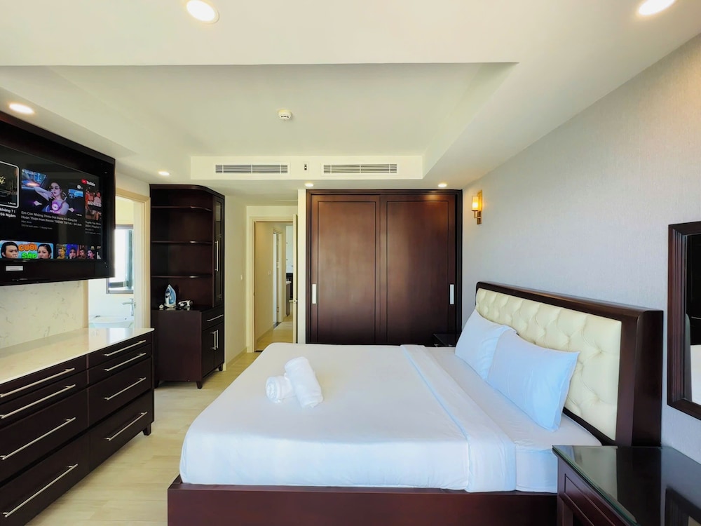 Gold Coast Balcony Serviced Apartment