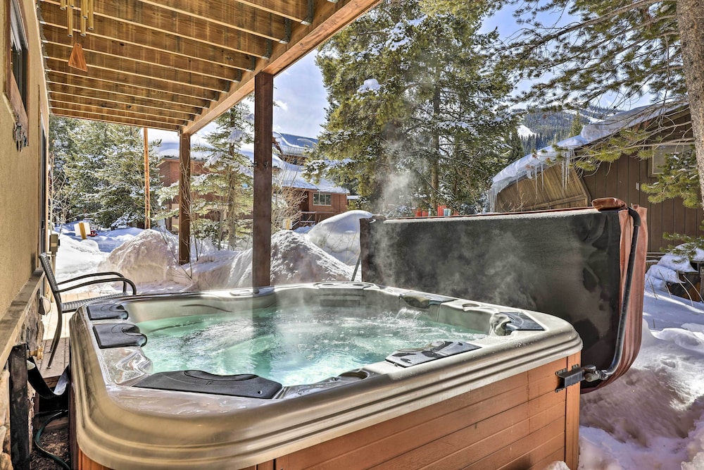 Mountainside Winter Park Ski Home w/ Hot Tub view 4