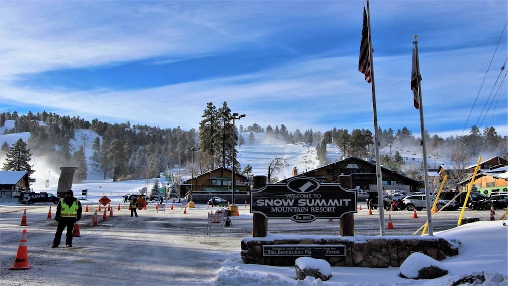 Summit Ski Shack