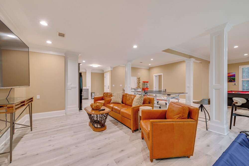 Hike & Explore! Luxe Retreat Near Lake Norman