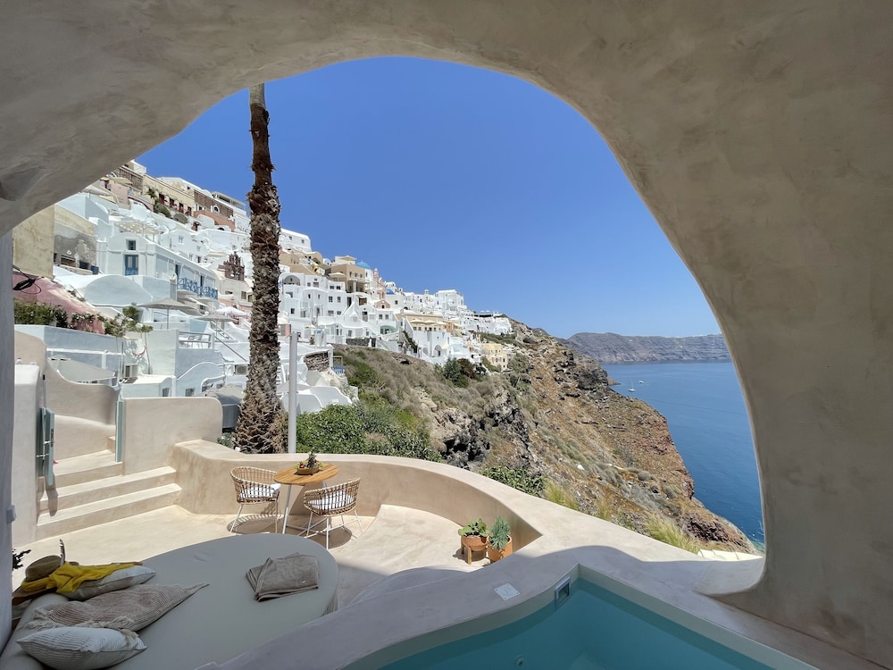 The Exotic Cave Suite photo 5