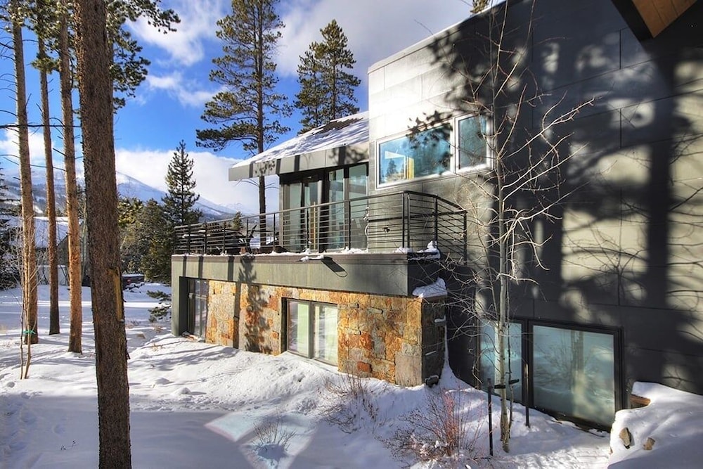 Cloud 4 Bedroom Home by RedAwning
