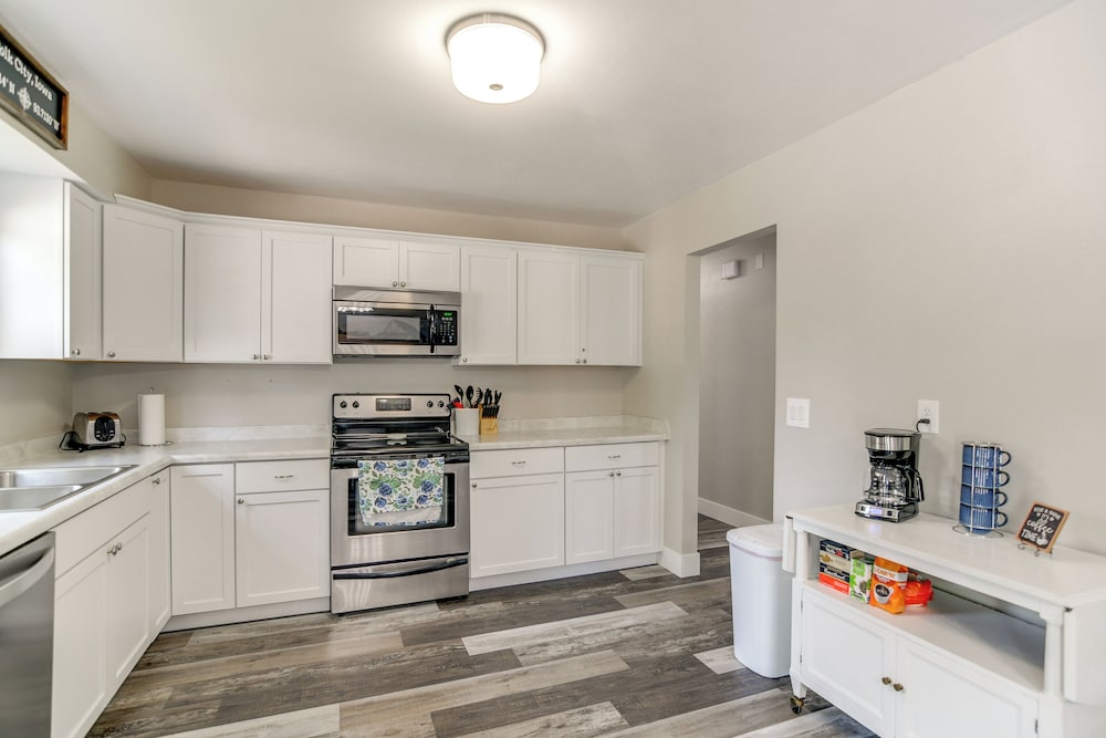 4 Mi to Big Creek State Park: Spacious Family Home