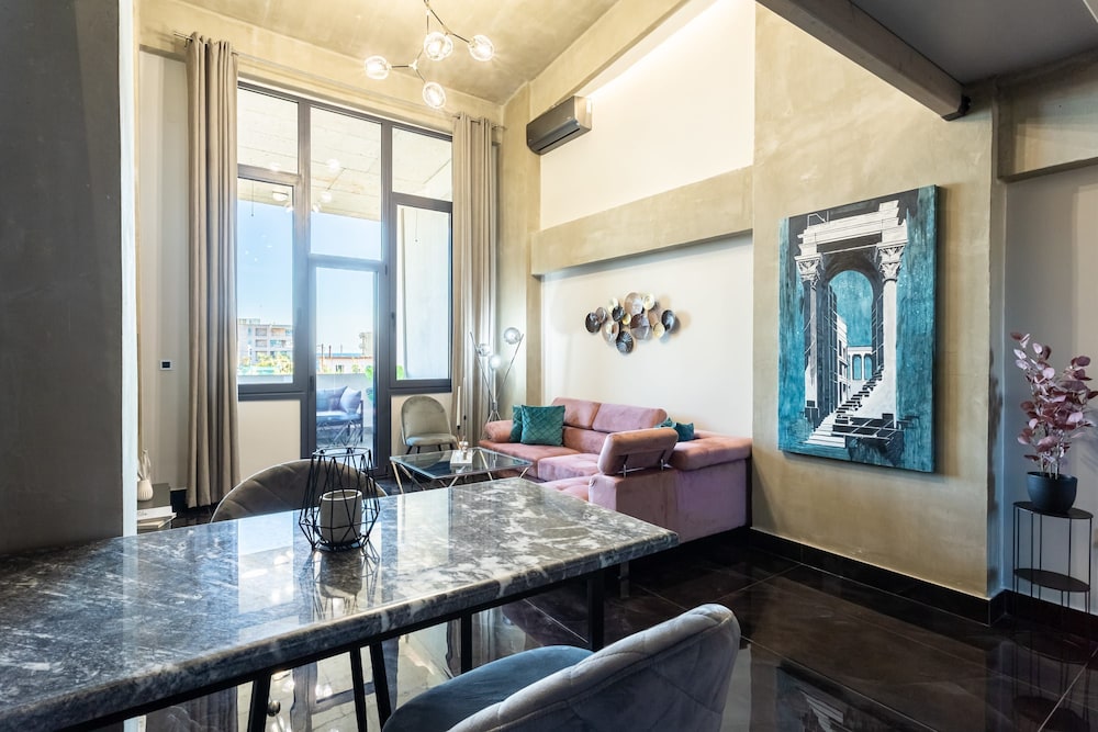 Ventiri Lofts - Luxury Penthouse w Home Cinema