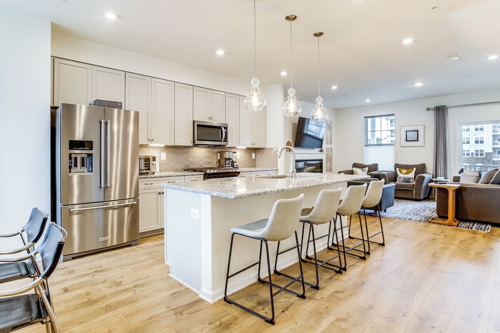 < 1 Mi to Dtwn: Waterfront Townhome in Cambridge!
