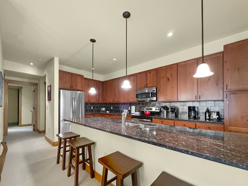Ca2103 The Cache 3 Bedroom Condo by RedAwning view 4
