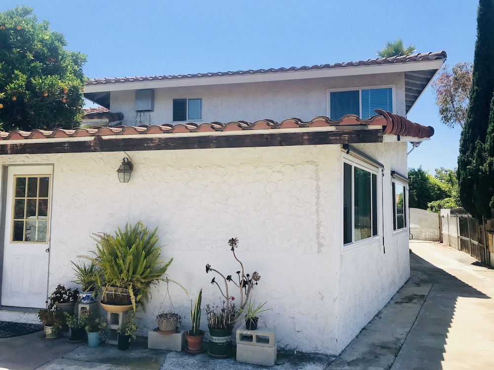 Entire 3 Bedrooms Guest House Close Beach Downtown view 3