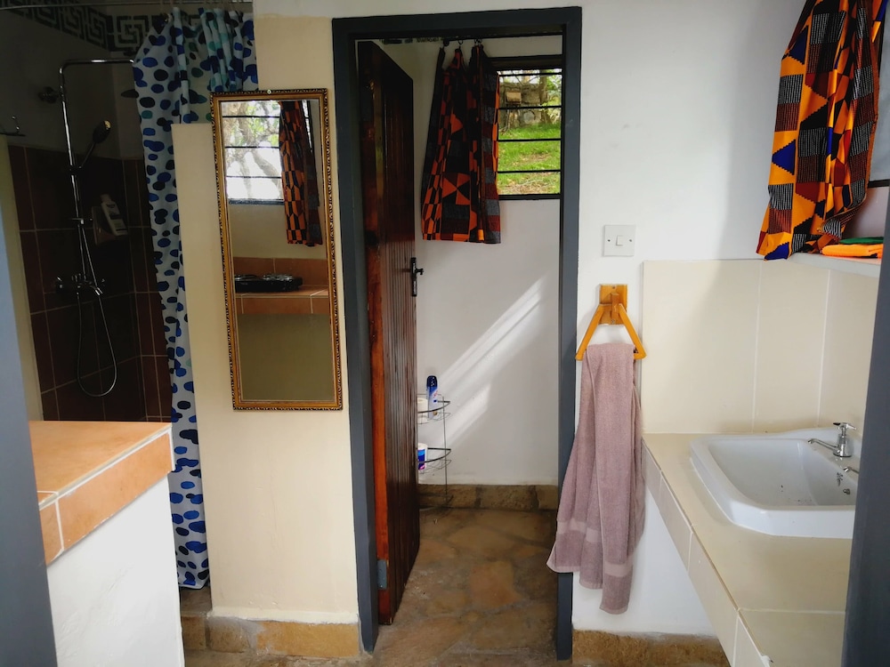 Stunning 1-bed House in Siavonga view 5