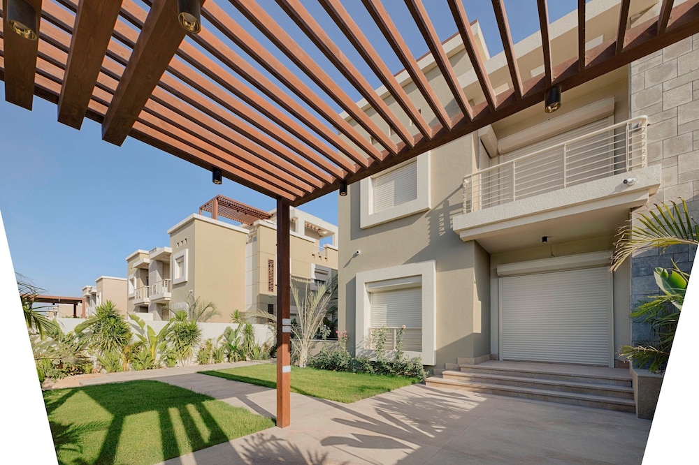 Vesta - Luxury Villa - 3BR - CFC II