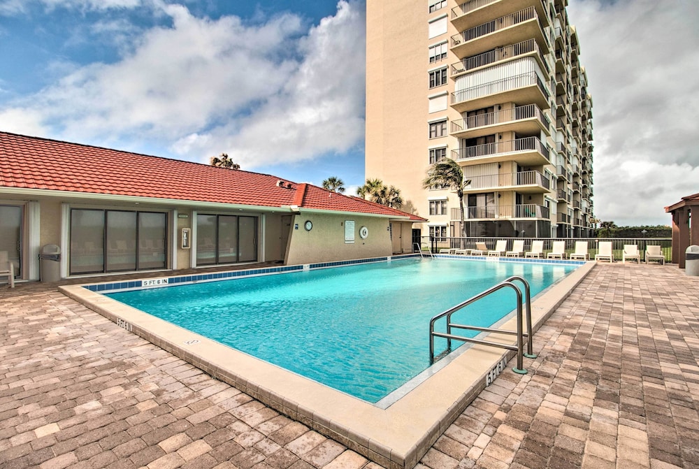 Oceanfront Fort Pierce Condo: Pool & Beach Access!