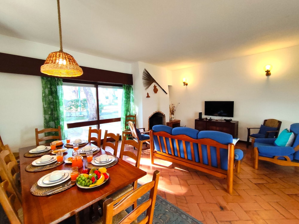 Albufeira Açoteias Villa by Homing