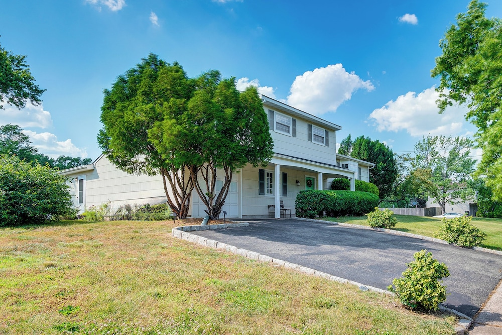 Somerset Home w/ Large Yard Near Parks & Trails view 5