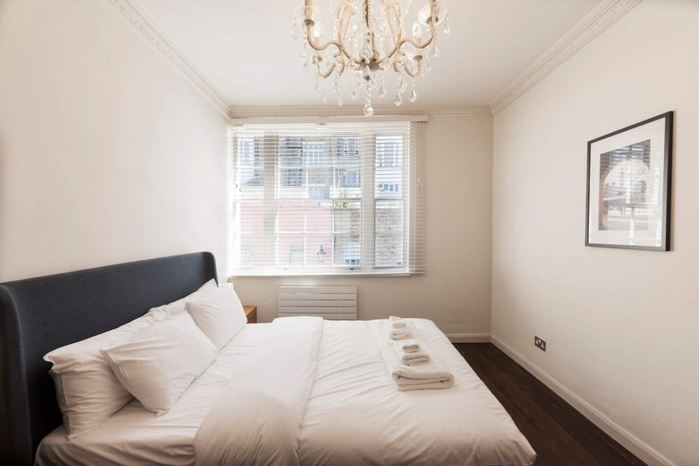 Elegant, Airy 2 Bedroom Flat in Paddington