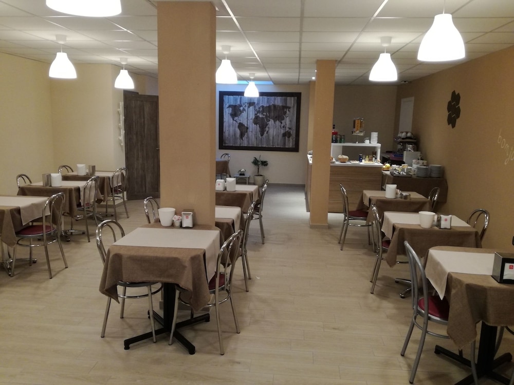 Eremes Rooms & Apartments