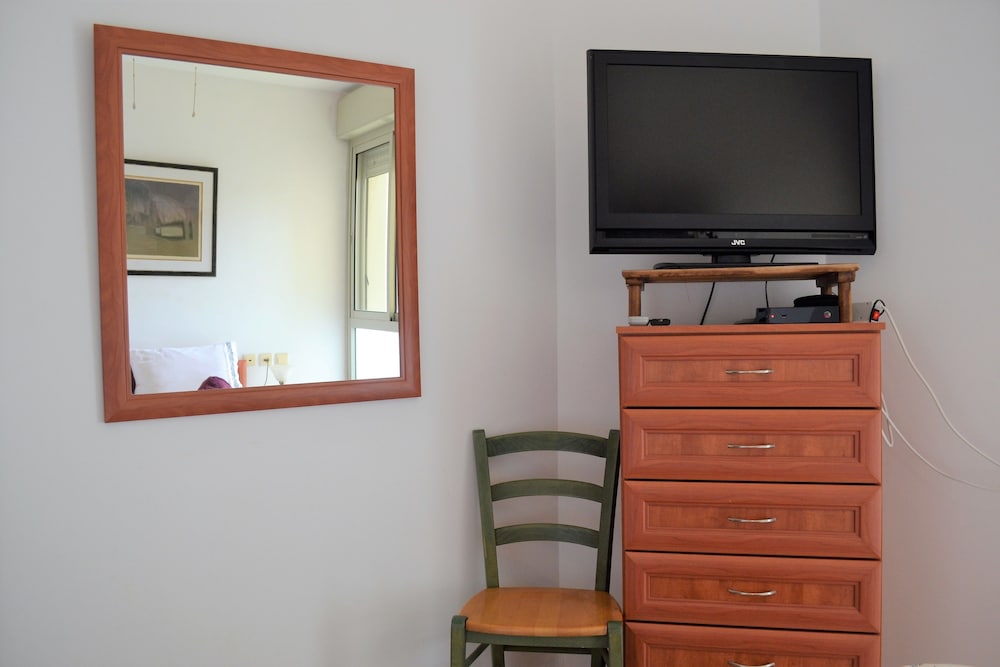 2BDR Amazing Location with Parking view 4