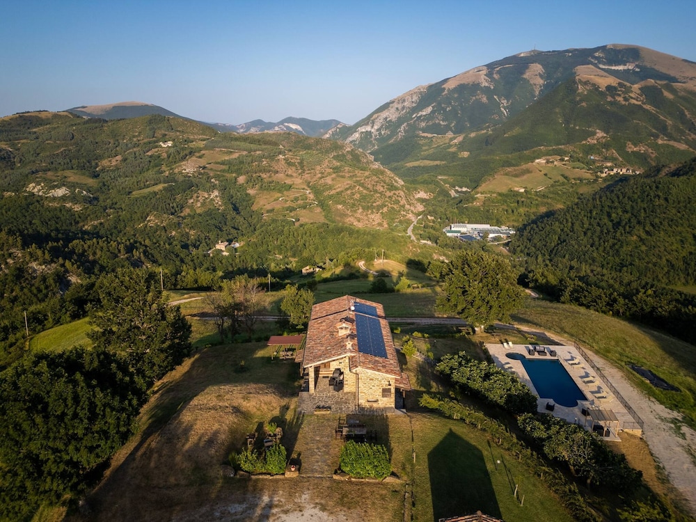 Ca Quattrocchi 10 3 by Marche Holiday Villas