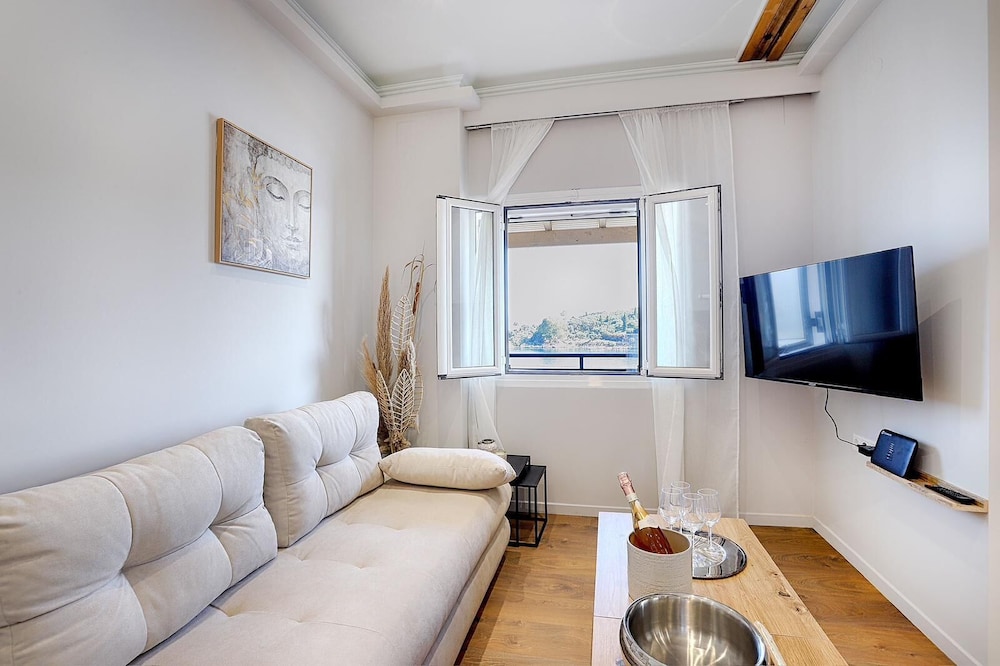 Vostalo apartments by Kassiopi's Sea