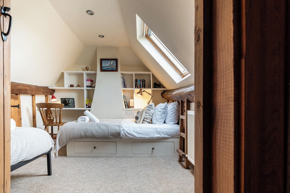 The Threshing Barn-Stunning 5 BD Retreat