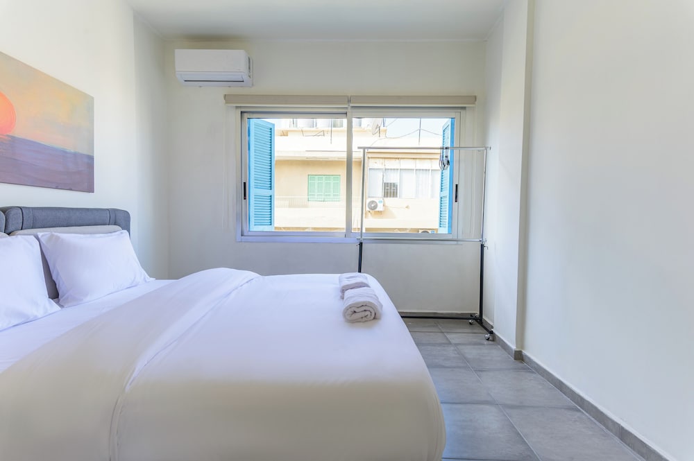 Cove - 2Br Apt W Balcony in Mar Mikhael