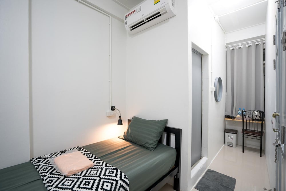 D Hub Hostel