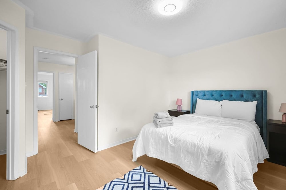 Newly Renovated 3BR in Whitby Family-friendly