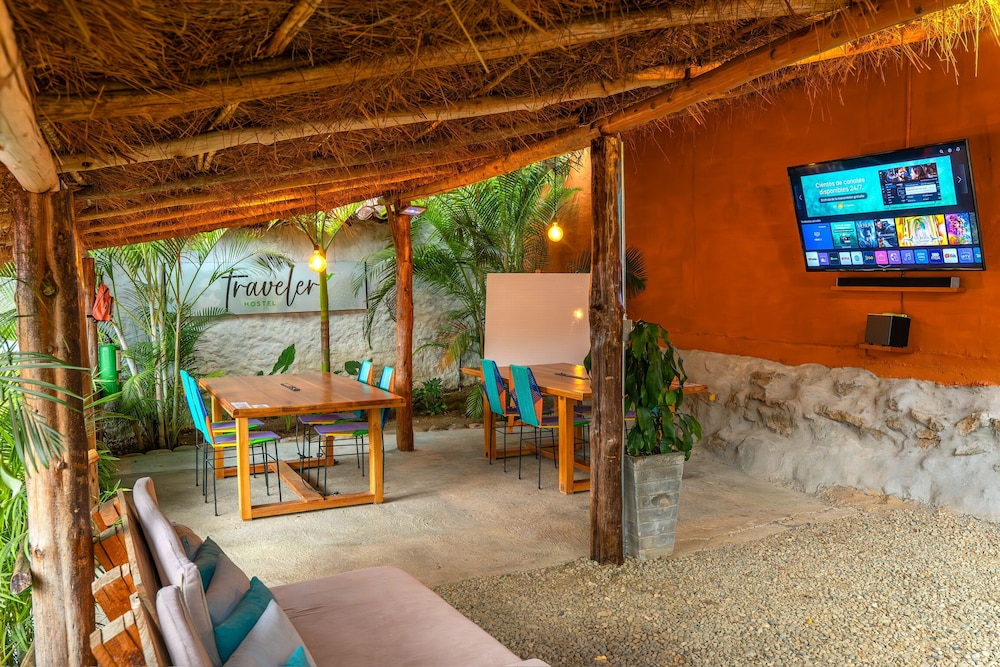 Traveler Hostel