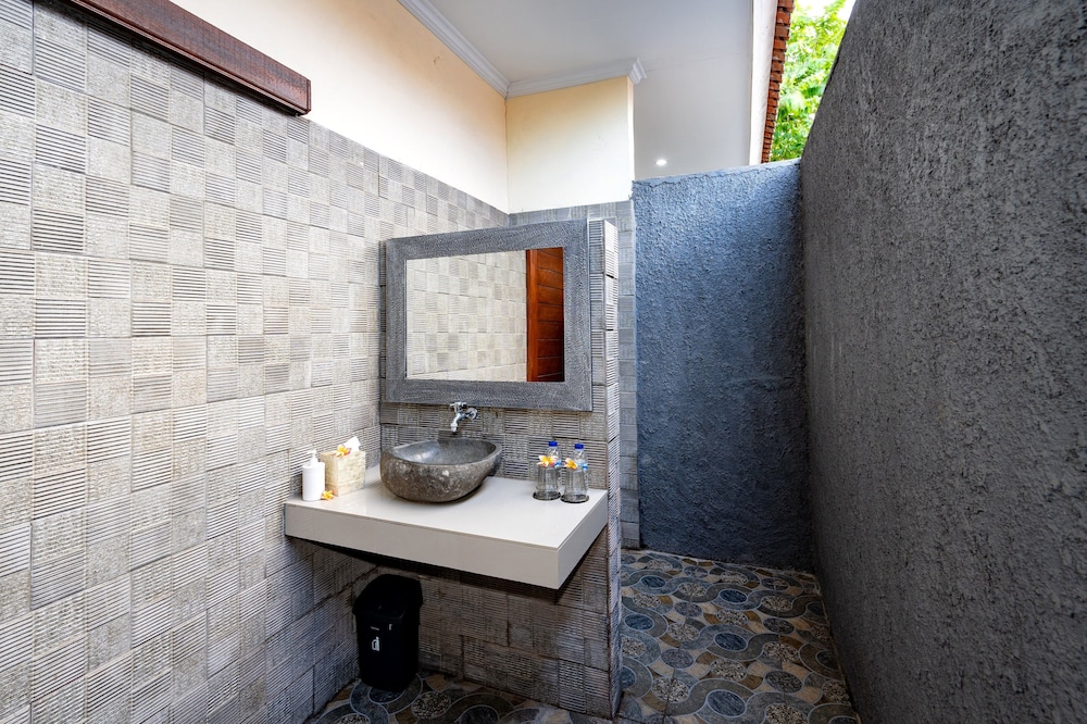 Pemuntalan Guesthouse by WizZeLa