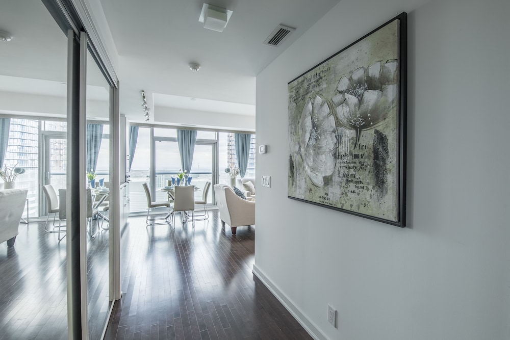 Royal Stays Condominiums - Downtown