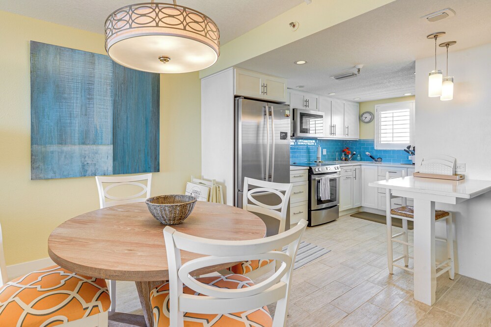 Gulf-view Condo w/ Beach Access in Hudson