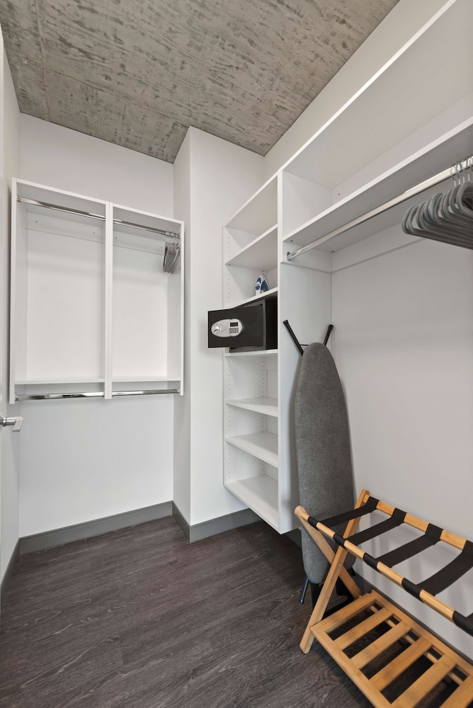 Cloud9 4apt in Building Fultonmkt The Cubist