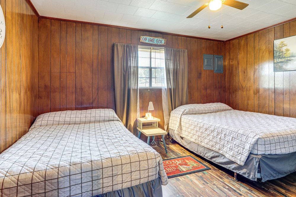 Shared Dock & Yard: Greers Ferry Lake Home!