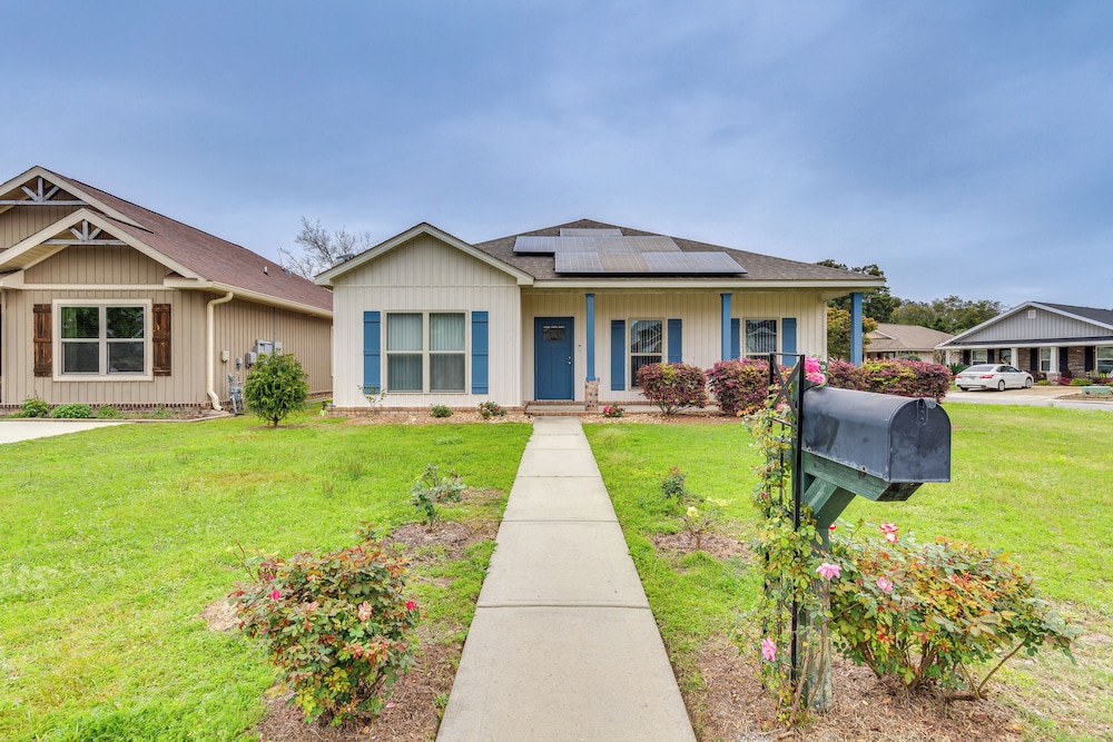 Pet-friendly Pensacola Home ~ 2 Mi to Bruce Beach! view 4