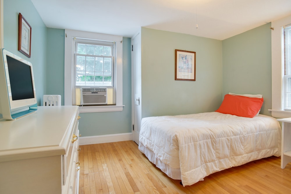 1 Mi to Marina: Hyannis Home w/ Furnished Deck