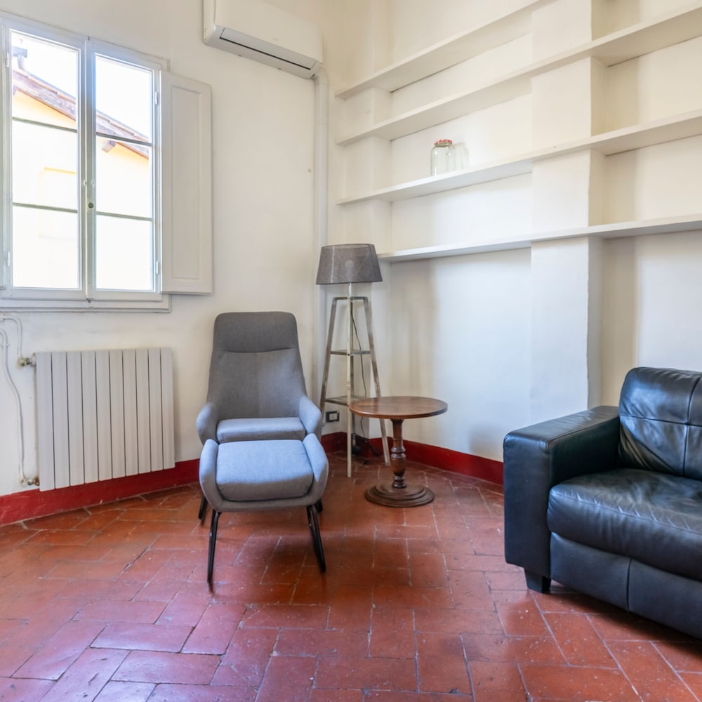 Cerchi 3 in Firenze With 2 Bedrooms and 1 Bathrooms