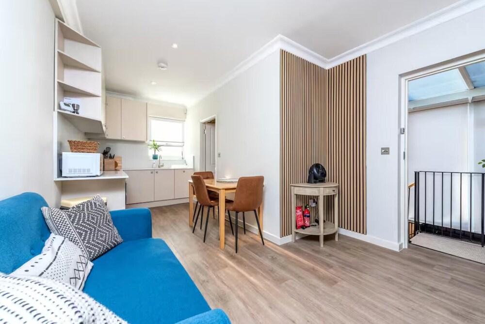 4 Guests - 20min to London - Free Parking - Petsok