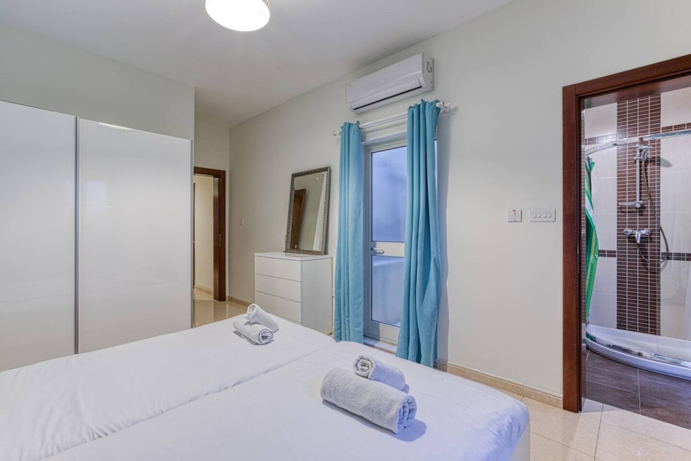 St James the Traditional 4-bed Townhouse Terrace