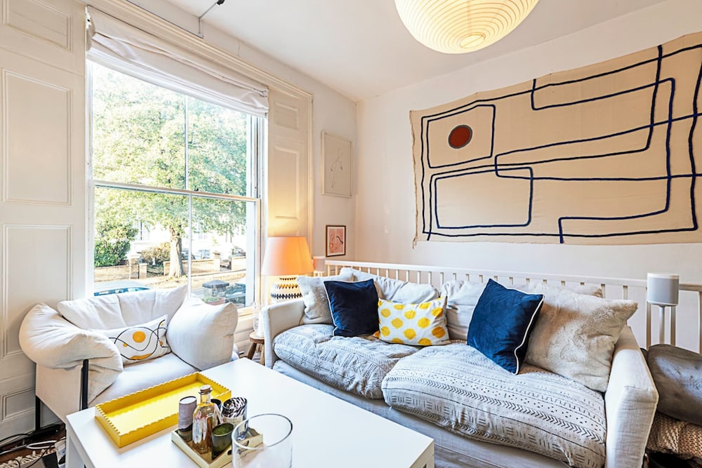 Colourful and Cosy Home in De Beauvoir Town