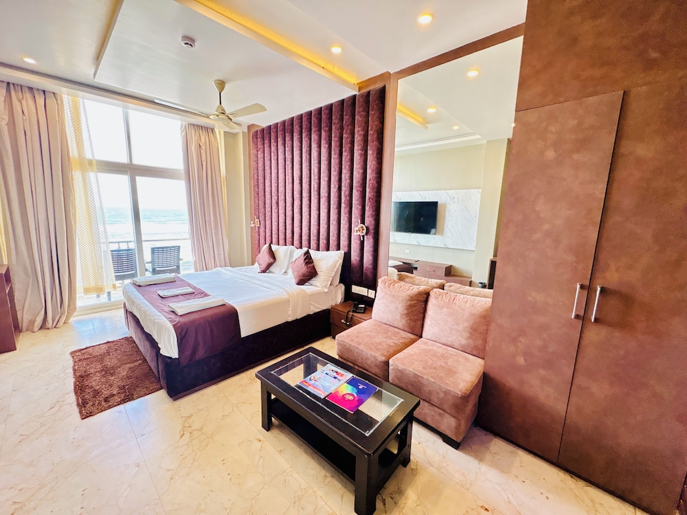 The Bay Suites Puri With Sea View