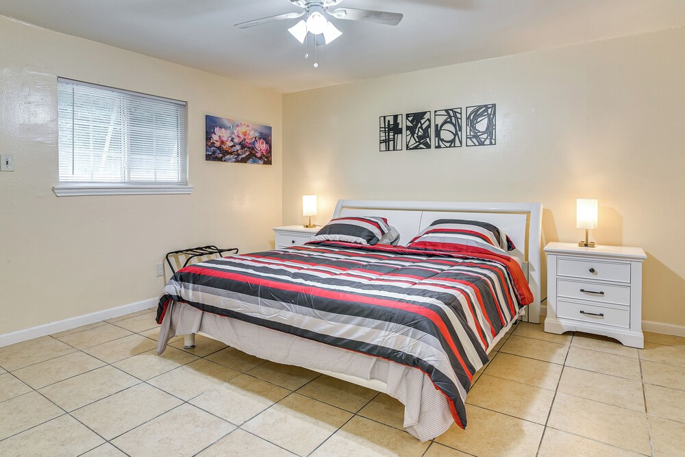 2 Mi to Chinatown: Pet-friendly Houston Home