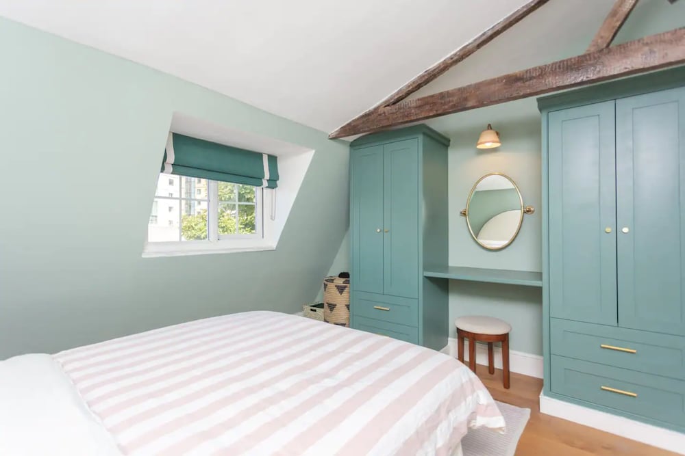 Stunning 2 Bedroom Apartment in the Heart of Chelsea
