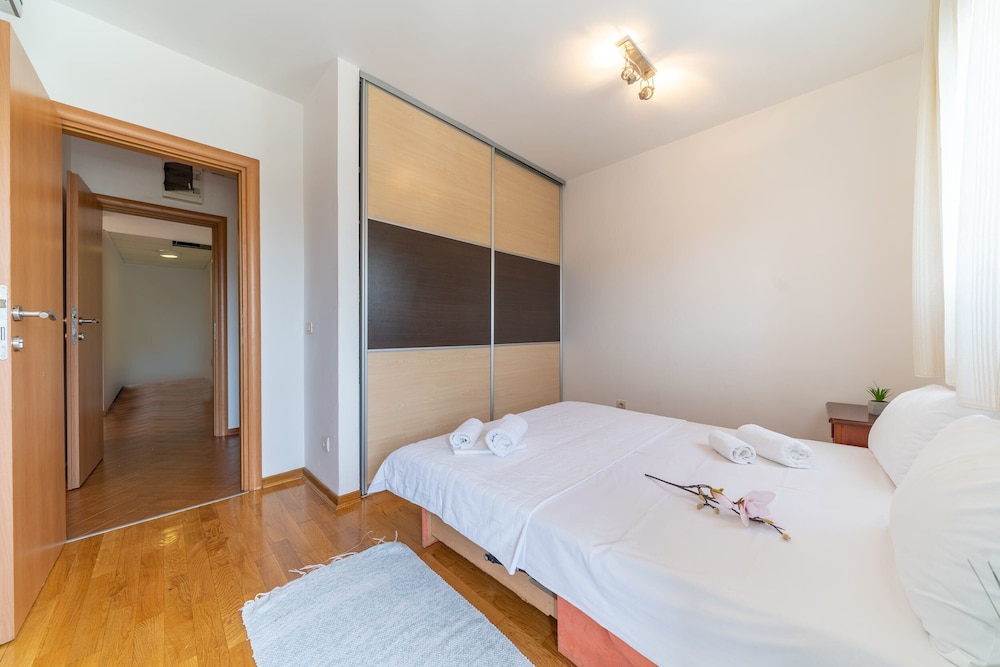 SMS Apartments