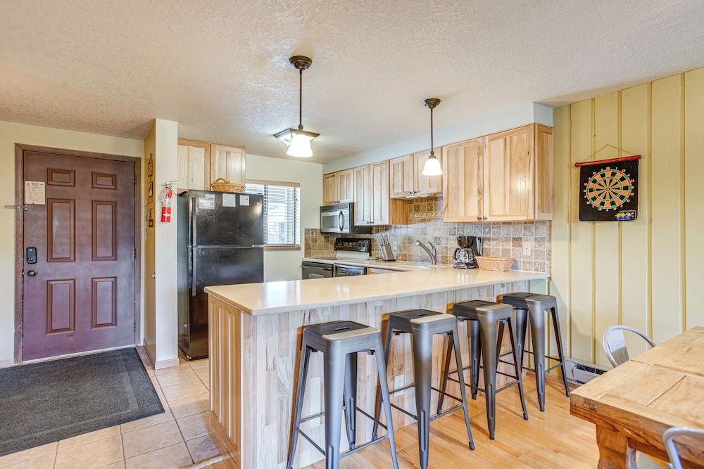 2 Mi to Winter Park Resort: Mtn-view Haven!