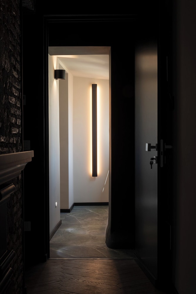 Colonna Collection