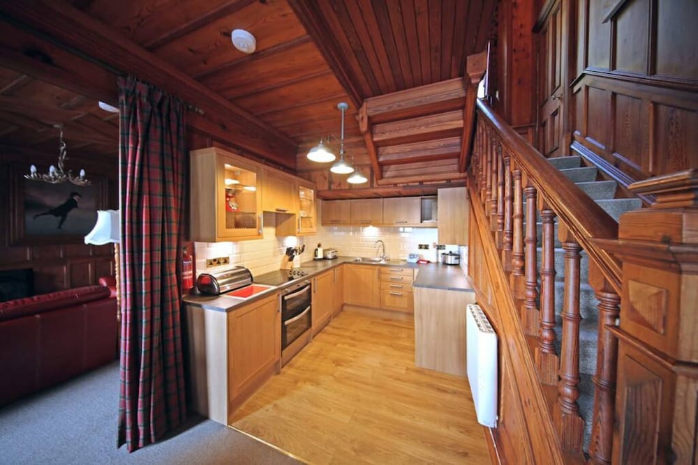 Loch Rannoch Highland Club Lochside Lodge 01