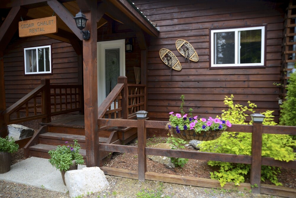 Cedar House Restaurant & Chalets