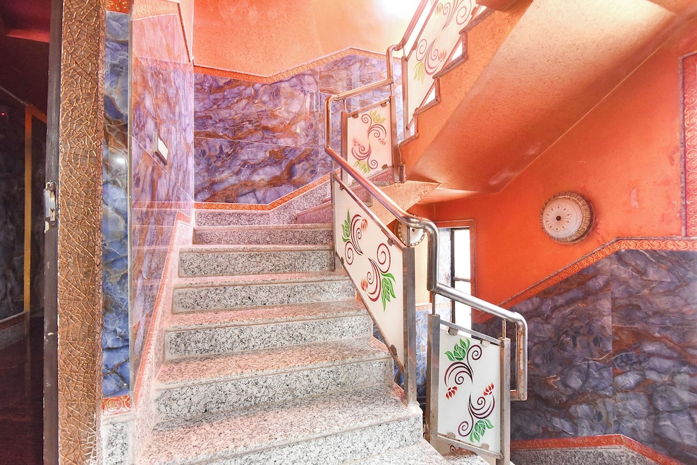 Fabhotel Rahi Crown