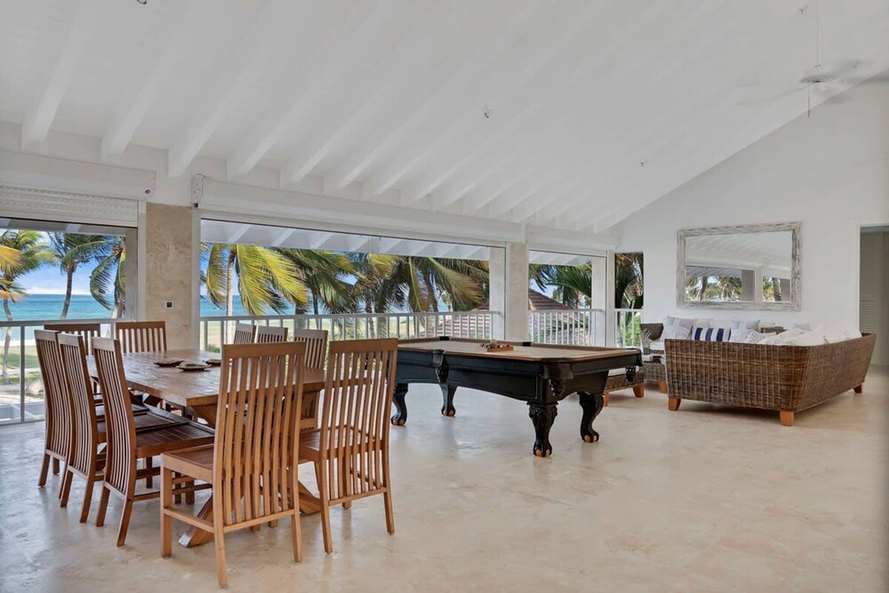 Oceanfront Golf Course Estate w Pool Guest House