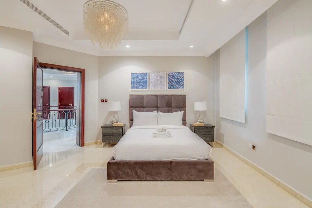 Private Palm Villa - Mint Stay