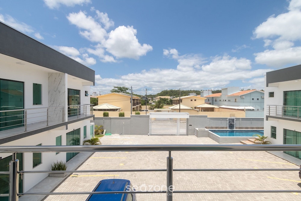 Apt 3 Bedrooms in Condo w/ Pool Csv0006